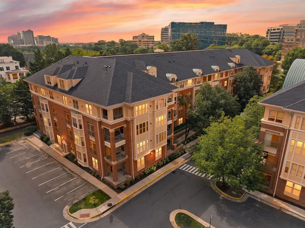 1855 Stratford Park Pl #107, RESTON