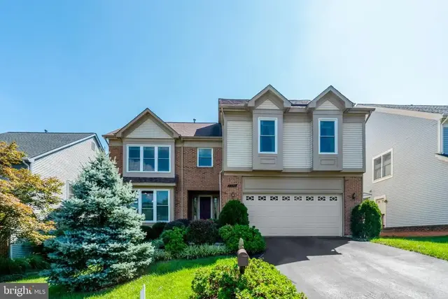 7520 Walnut Hill Ln, Falls Church