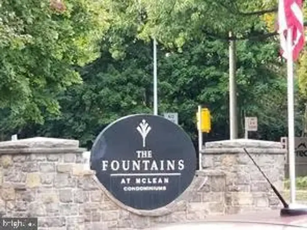 1504 Lincoln Way #308, MCLEAN