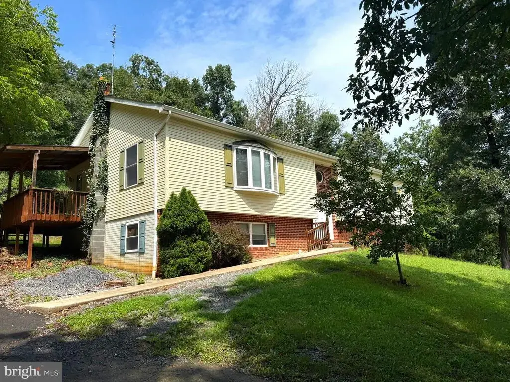 64 Orchard Ln, MOOREFIELD