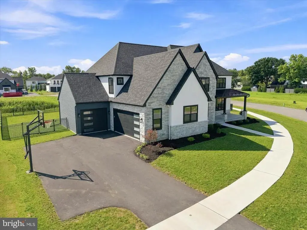 585 Dolly Dr, LANCASTER