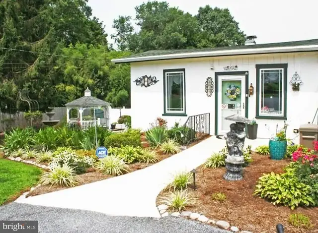 1823 Lincoln Hwy E, Lancaster