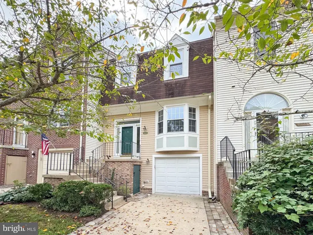 8111 Squirrel Run Rd, SPRINGFIELD