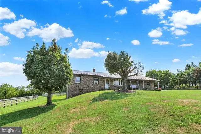 958 N End Rd, Mohrsville