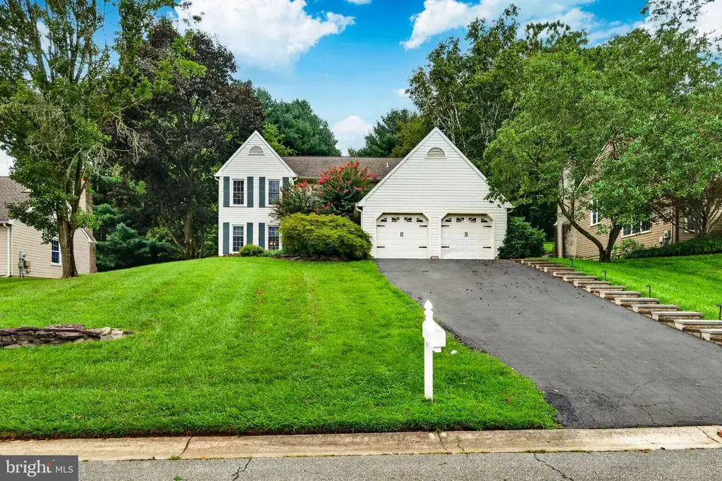 13 Willow Creek Ln, NEWARK