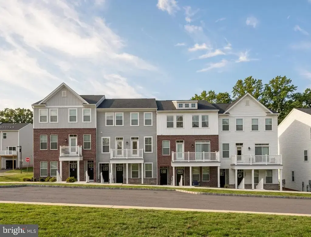 2 Zinc Ln, PHOENIXVILLE
