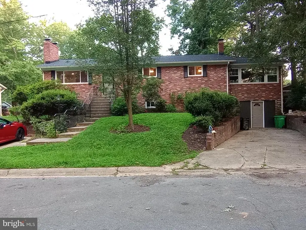 6009 Runnymeade, CLINTON