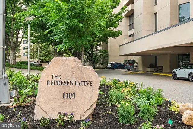 1101 S Arlington Ridge Rd #212, Arlington