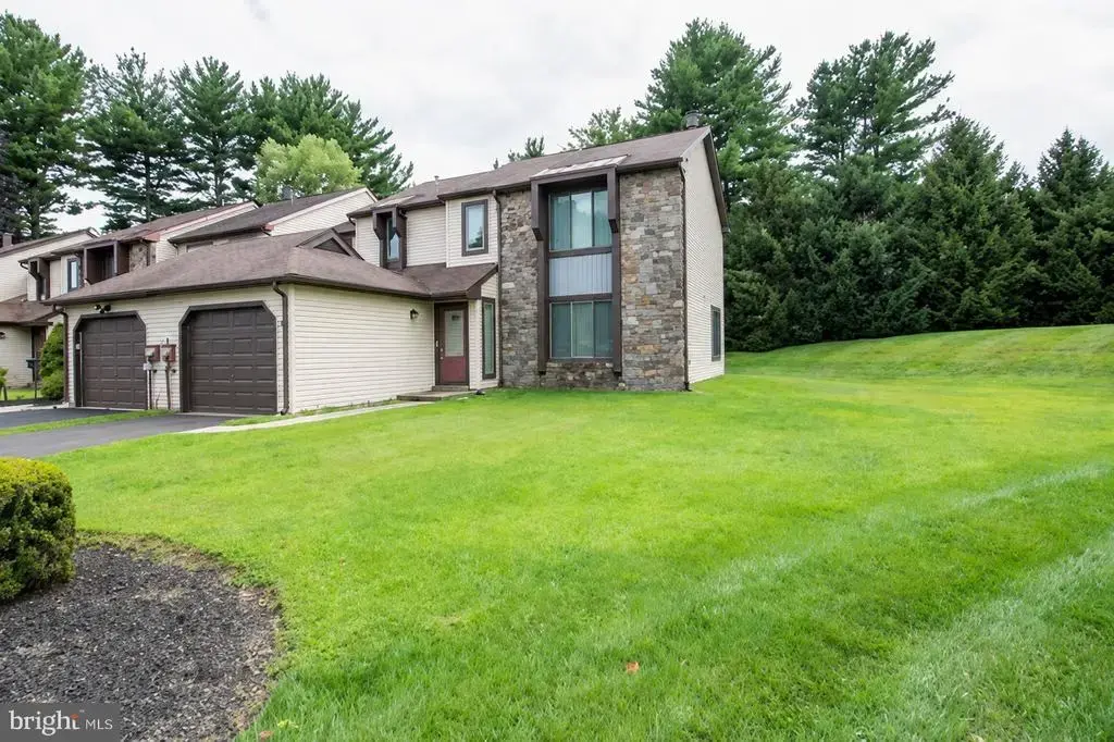 744 Newbury Ct, SOUTHAMPTON