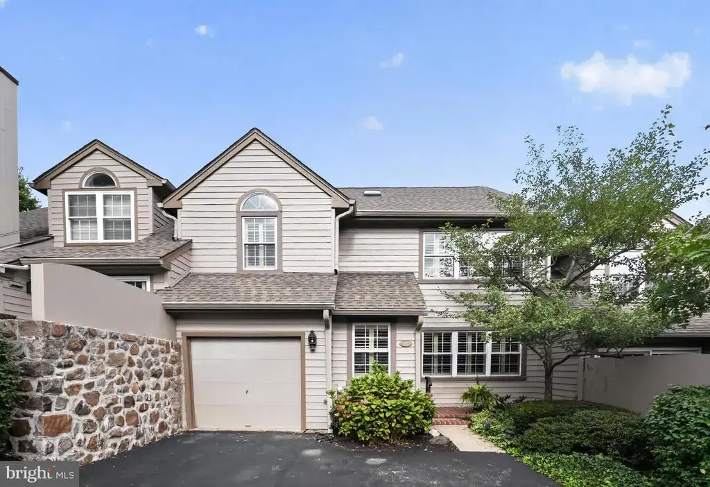 25 Manchester Ct #25, BERWYN