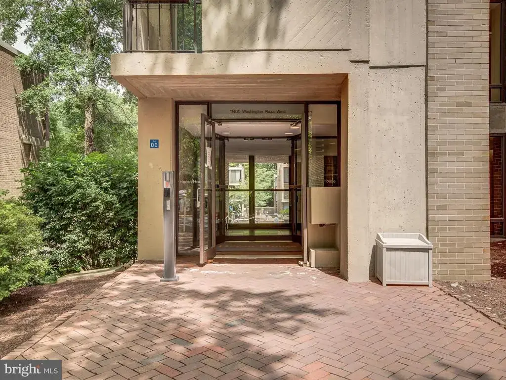 11400 Washington Plz W #601, RESTON