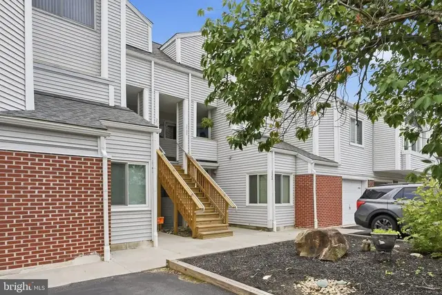 2708 Creekside Dr, Newark