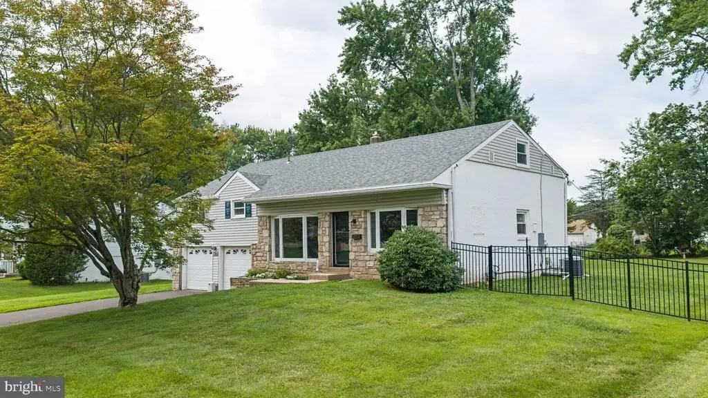 178 Willow Dr, WARMINSTER