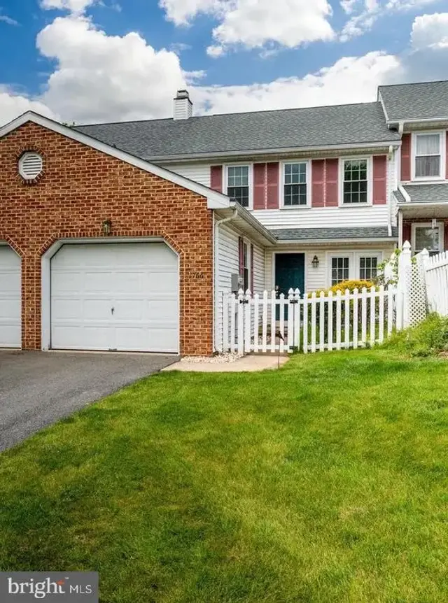 1766 Betz Farm Dr, Lancaster