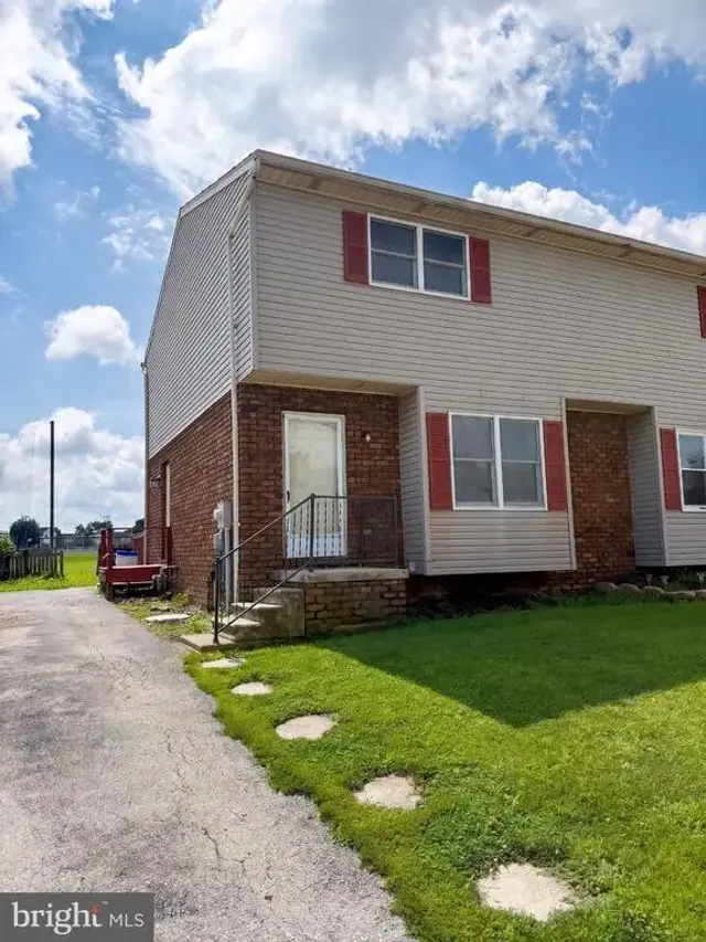 622 Cricket Ln, Mcsherrystown