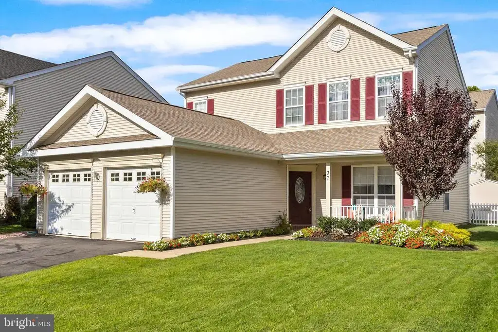 37 Arrowhead Dr, BURLINGTON
