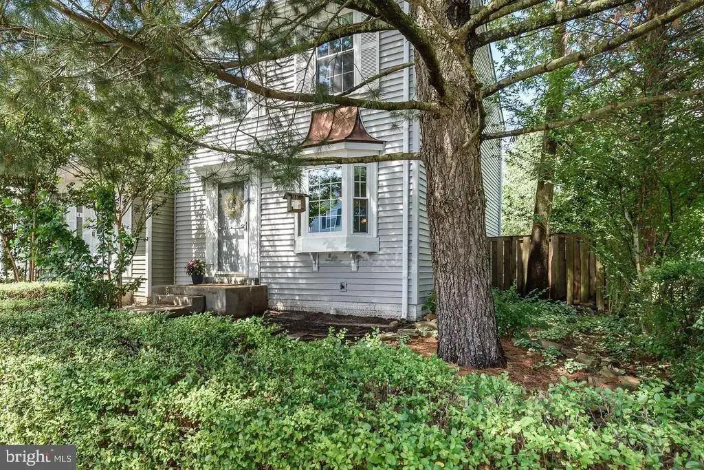 2 Quincy Ct, STERLING