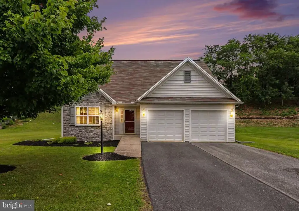 492 Princeton Rd, HARRISBURG