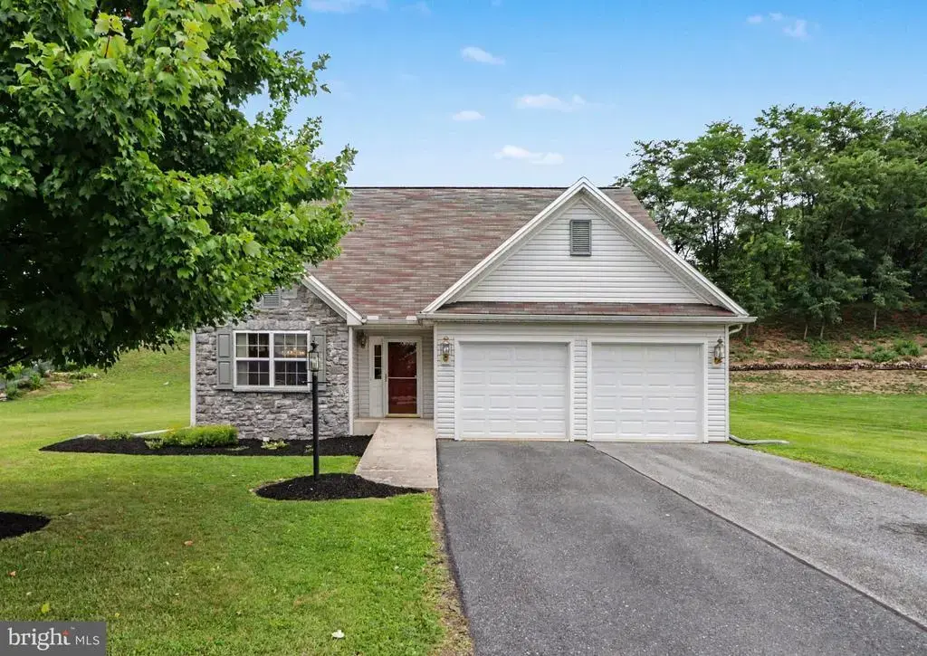492 Princeton Rd, HARRISBURG