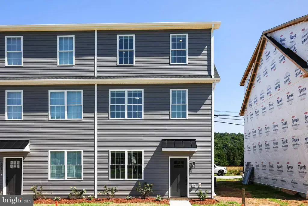 3 Commons Ct, FAIRFIELD