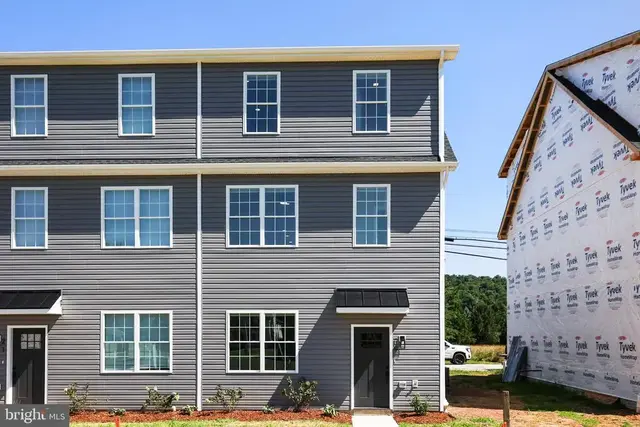 3 Commons Ct, Fairfield