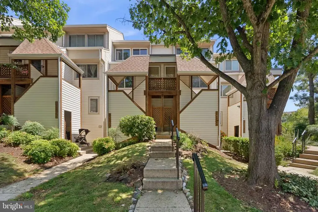 18249 Leman Lake Dr #607b, OLNEY