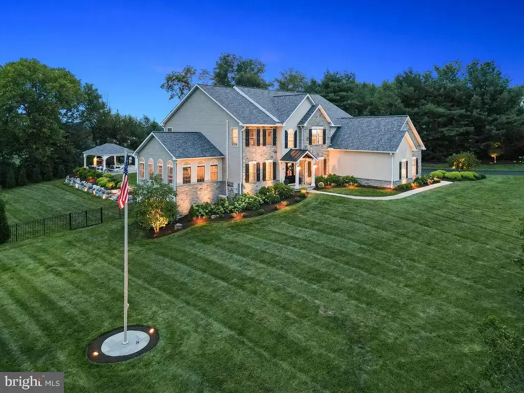 54 Glen Oley Dr, READING