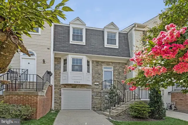 4284 Sleepy Lake Dr, Fairfax