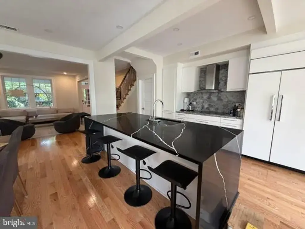 2940 Bellevue Ter Nw, WASHINGTON