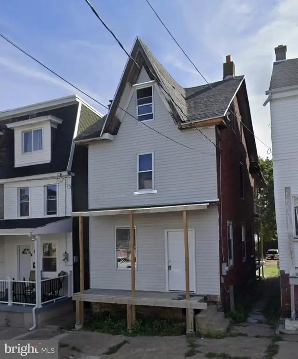 21 S Locust St, MOUNT CARMEL
