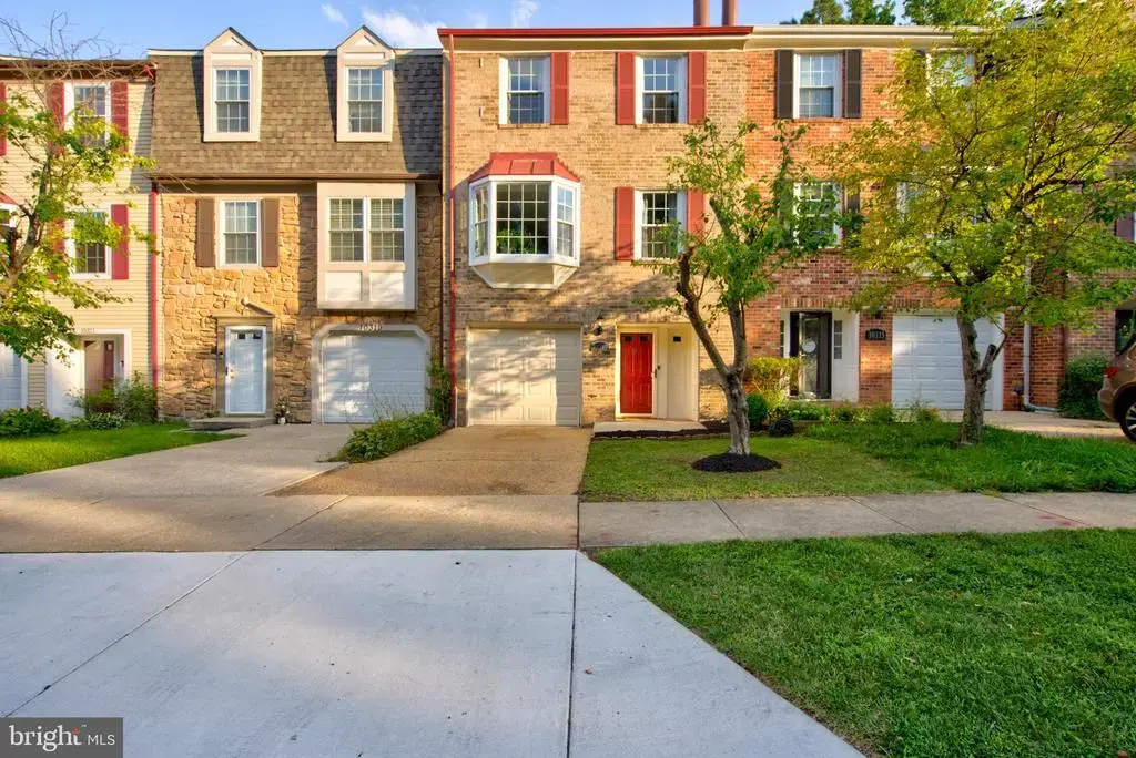 10317 Broom Ln, LANHAM