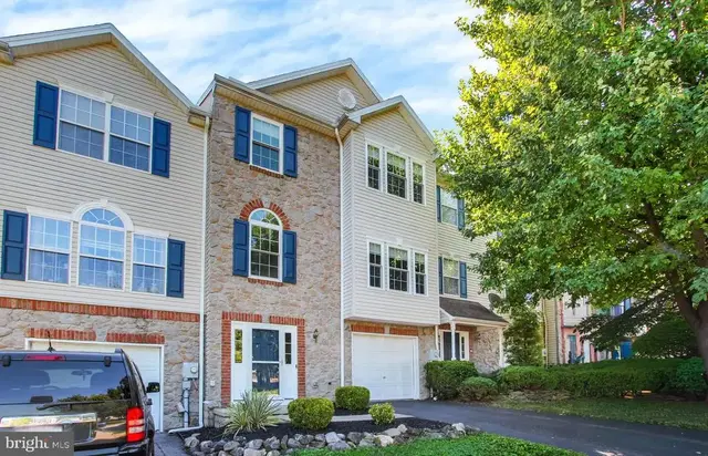 16887 Roosevelt Ln, Shrewsbury