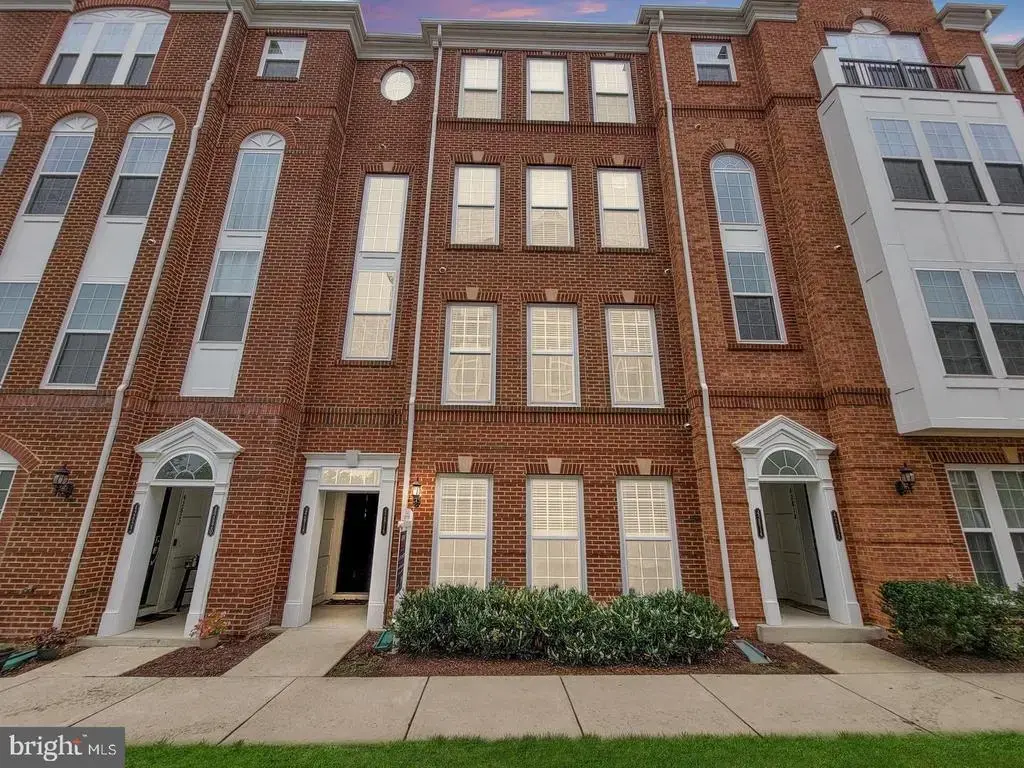 42816 Lauder Ter, ASHBURN