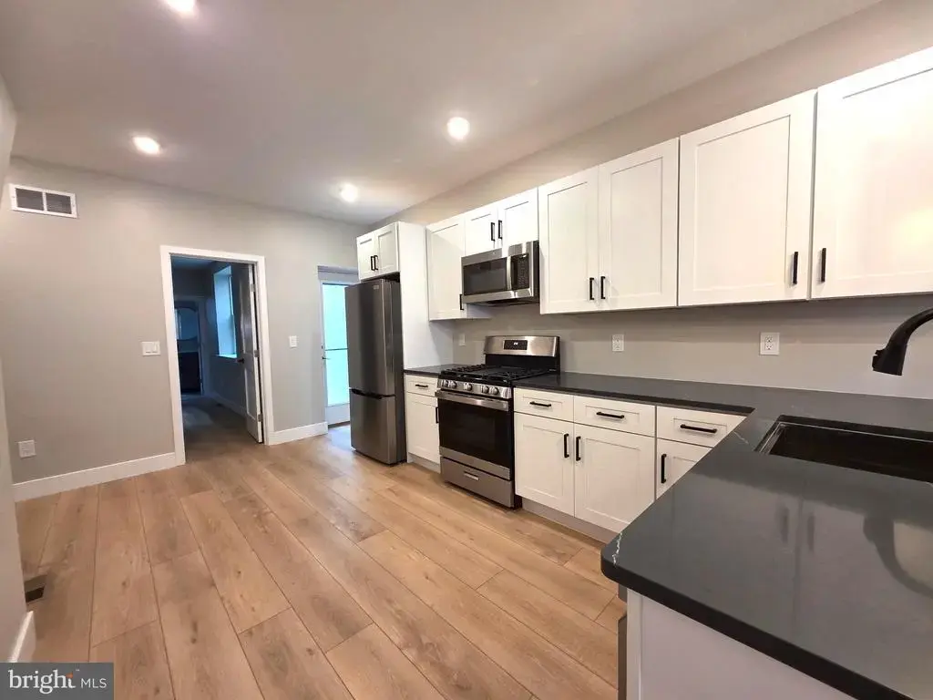1324 S 9th St #1f, PHILADELPHIA
