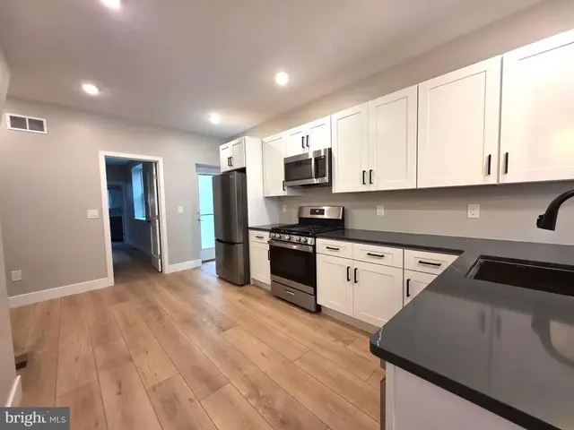 1324 S 9th St #1f, Philadelphia