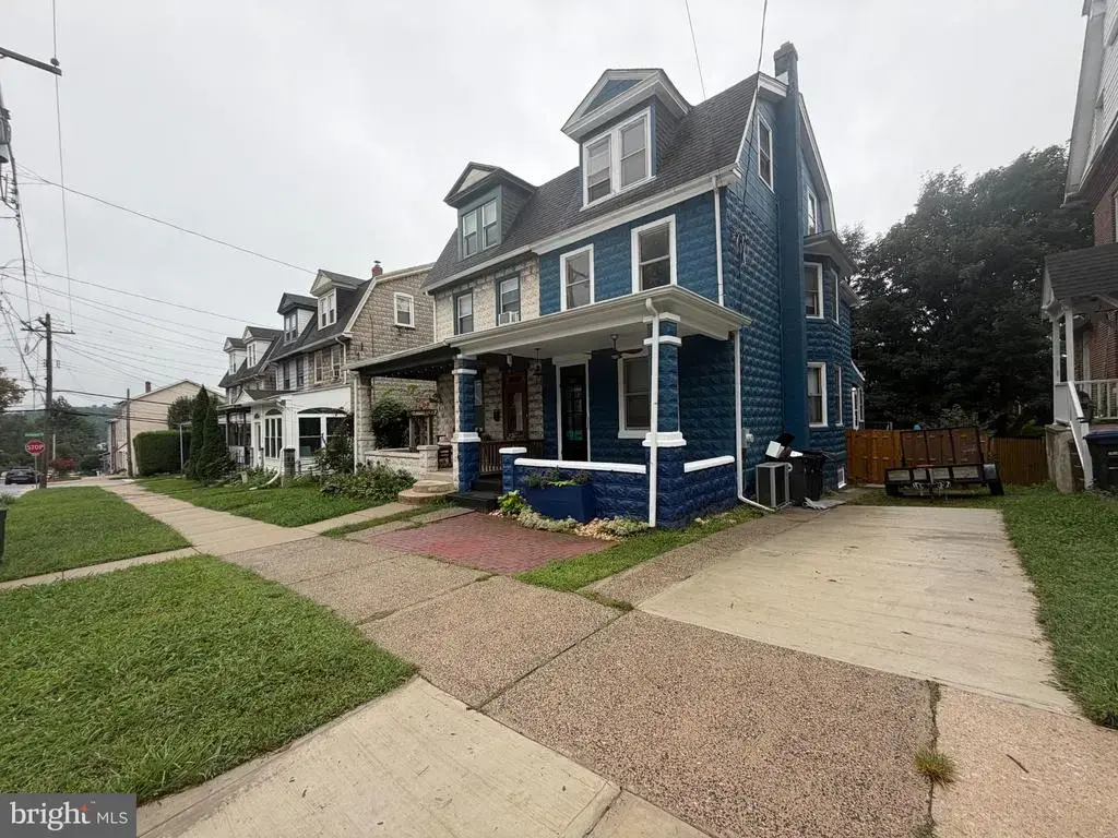 135 E 8th Ave, CONSHOHOCKEN