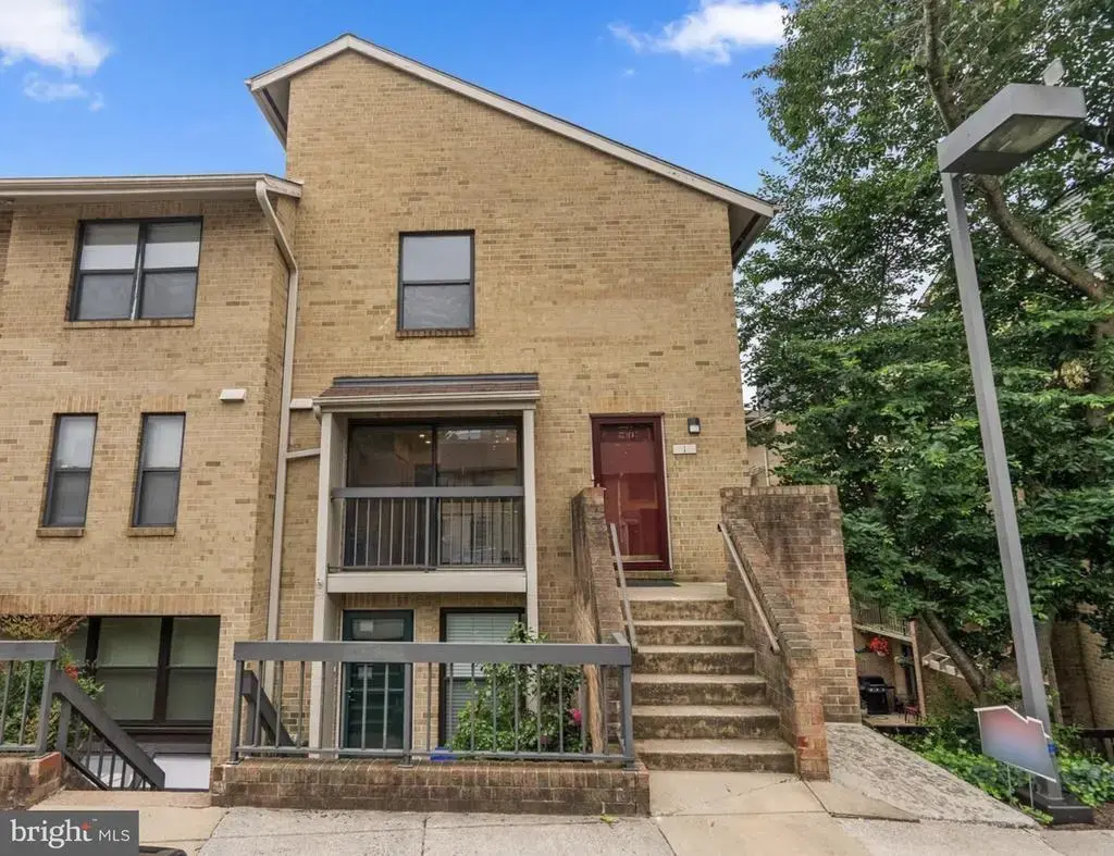 1 Dudley Ct #39, BETHESDA
