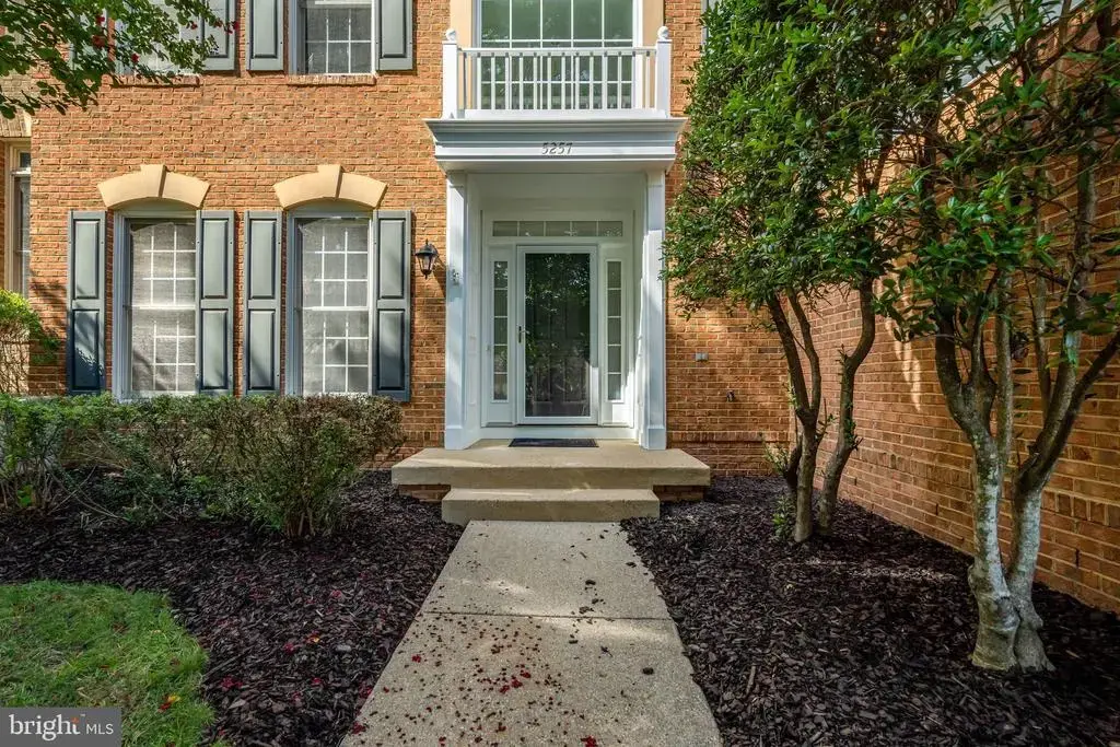 5257 Winter View Dr, ALEXANDRIA