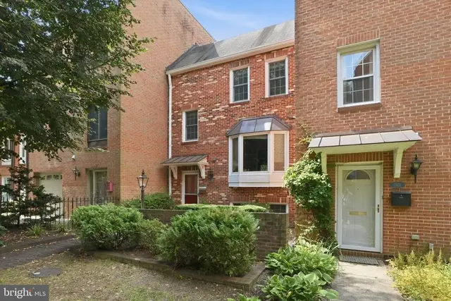 6924 Mclean Park Manor Ct, Mclean