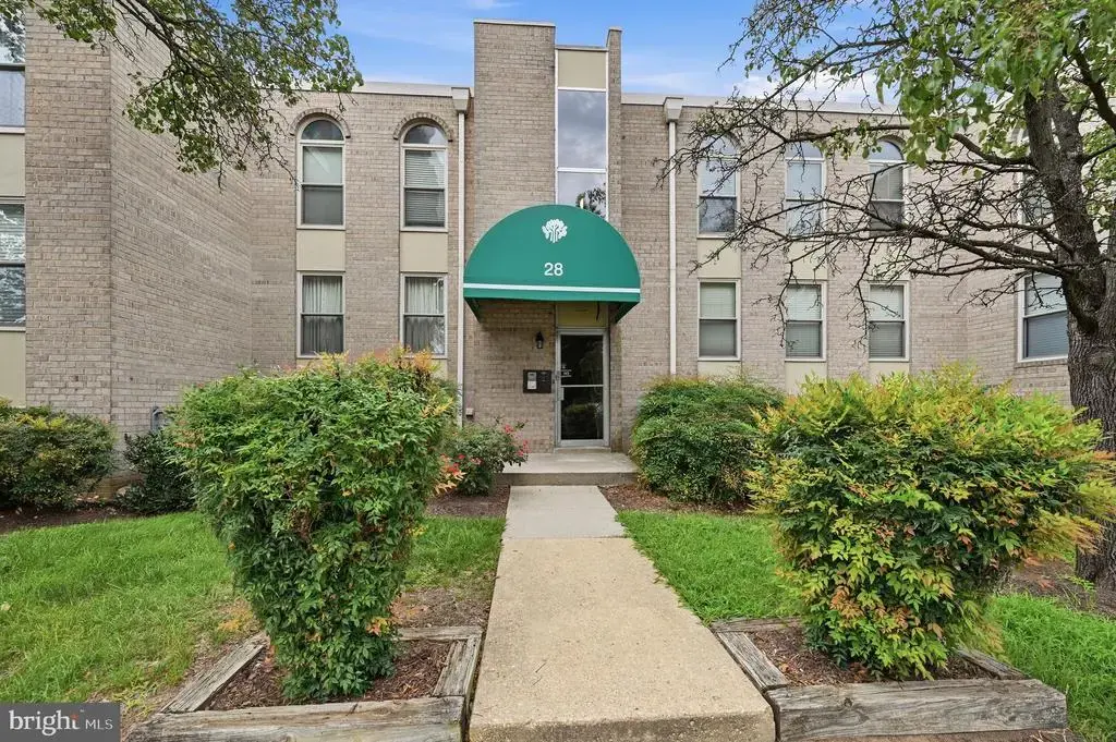 28 Canterbury Sq #302, ALEXANDRIA