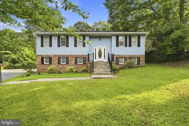 2725 Cove Point Rd, Lusby