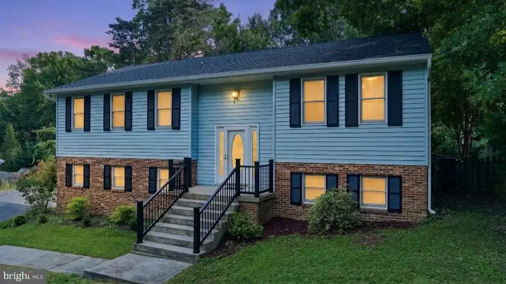2725 Cove Point Rd, LUSBY