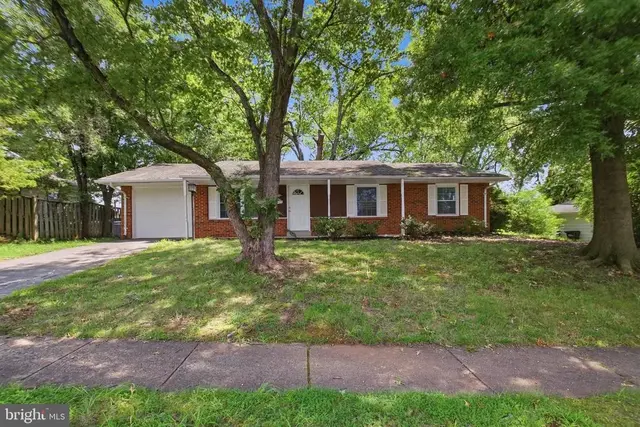 1402 N Amelia St, Sterling
