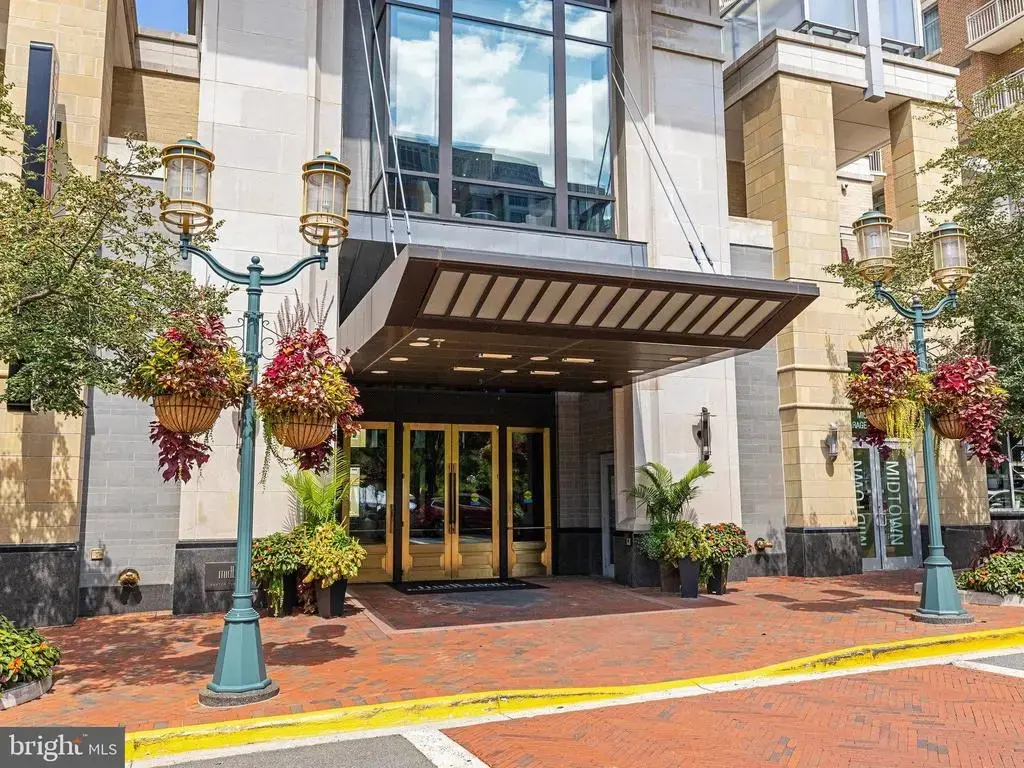 11990 Market St #1802, RESTON