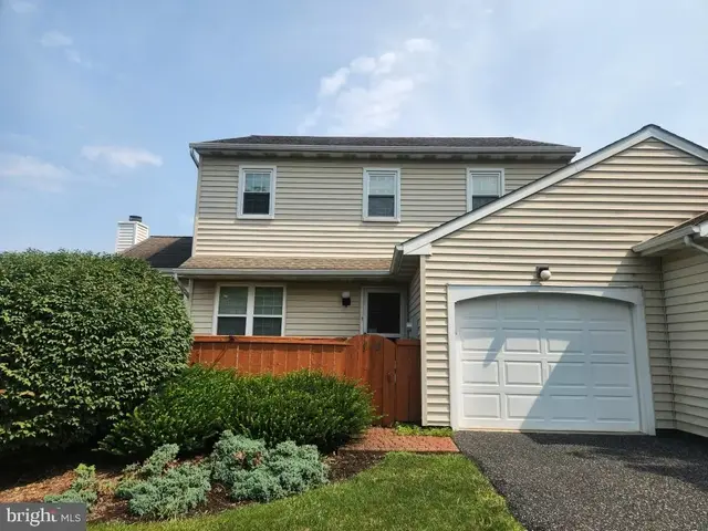 112 Winding Hill Dr, Lancaster
