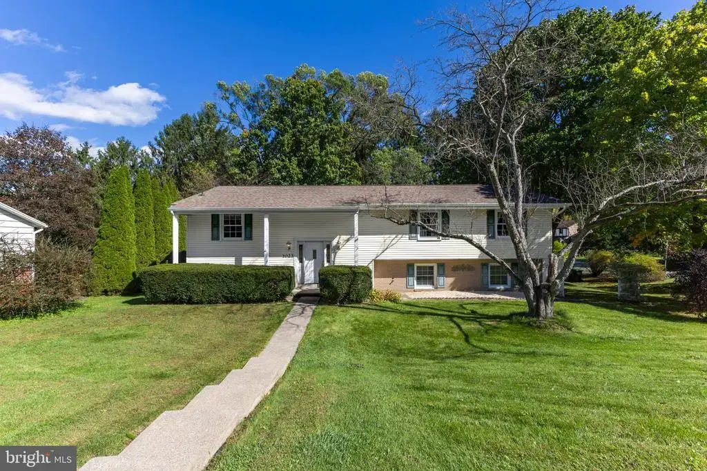 1023 Saxton Dr, STATE COLLEGE
