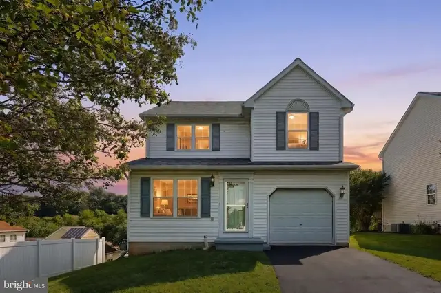 658 Harvest Dr, Dallastown