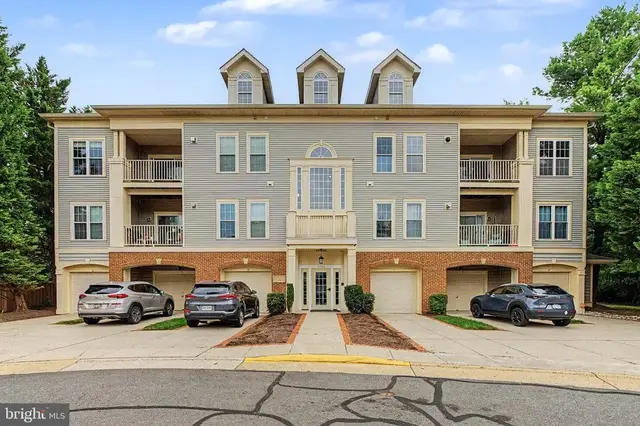 11326 Westbrook Ln #304, Fairfax