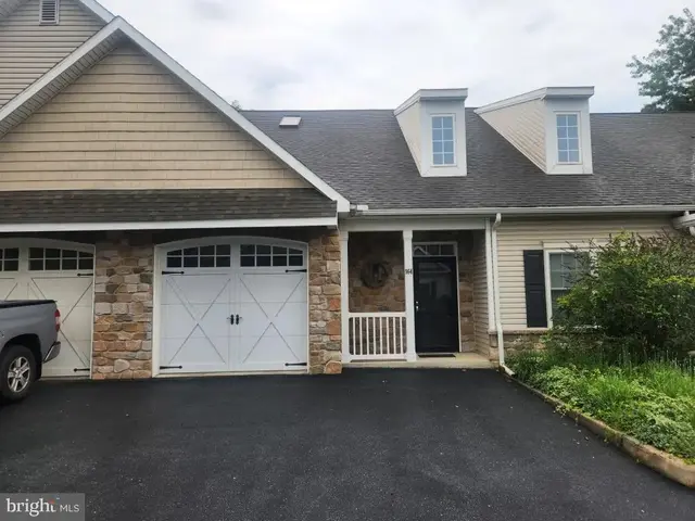 964 Elm Ave, Lancaster