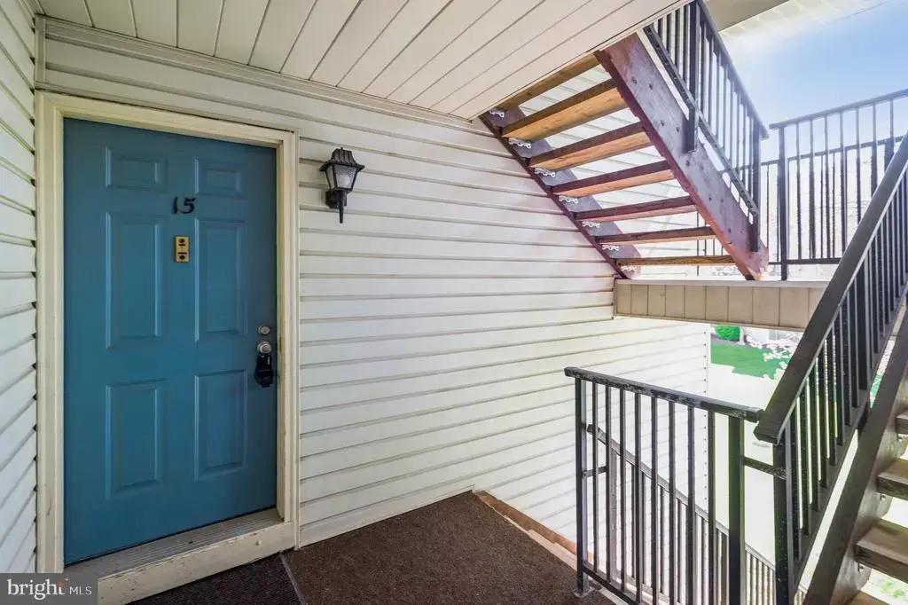 15 Feiler Ct, LAWRENCE TOWNSHIP
